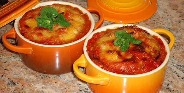 Cazuelitas de crema de untar de chorizo, mozzarella y berenjena