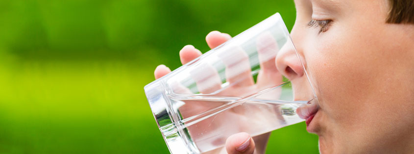 Calor, verano y niños sanos y felices