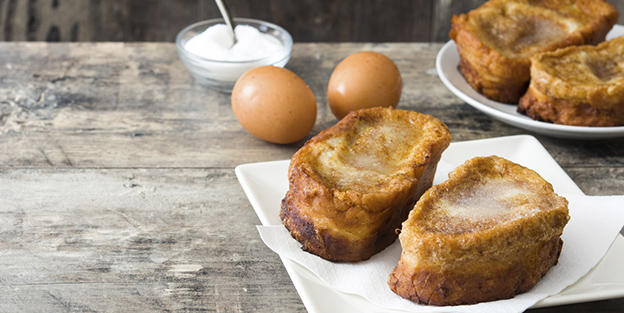 ¿De dónde viene la tradición de preparar torrijas en Semana Santa?