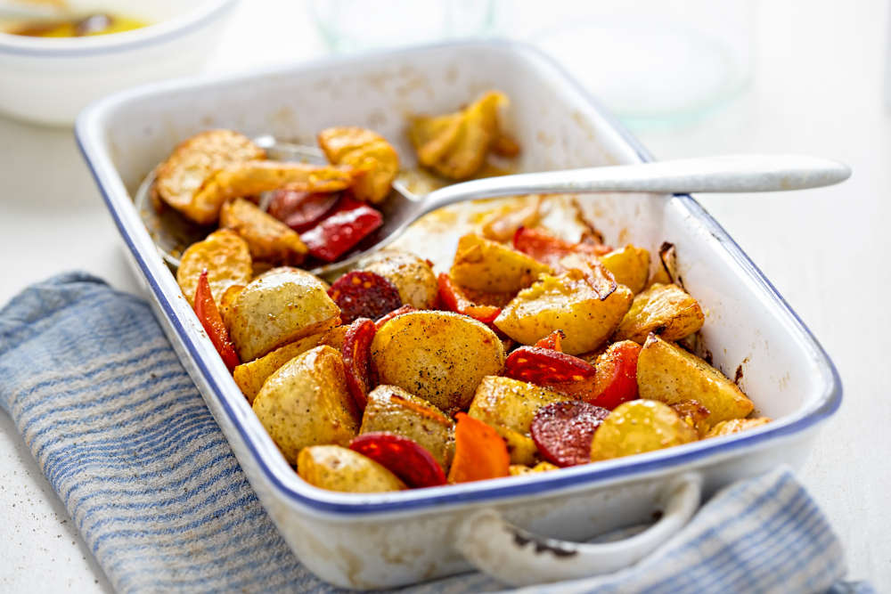 Patatas al horno, con chorizo y pimiento rojo | Palacios