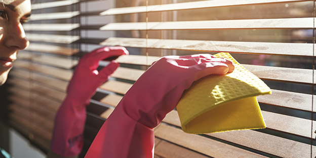 Cmo limpiar las persianas del hogar con seguridad