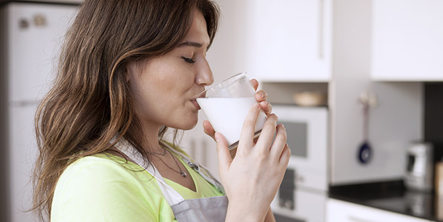 Consumir leche de vaca, ¿es necesario?