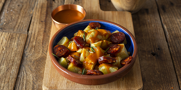 Patatas bravas con chorizo picante palacios