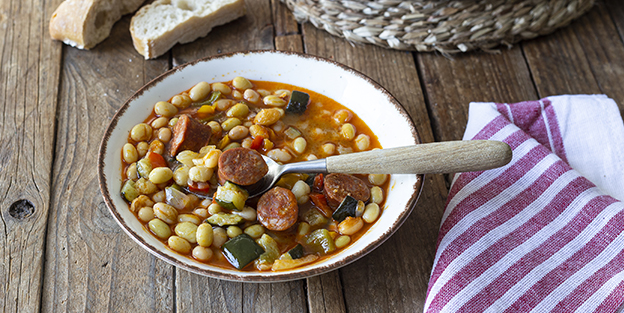 Pochas con chorizo